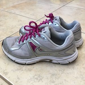 Nike Dart 9 Women’s Running Shoe Sz 9.5